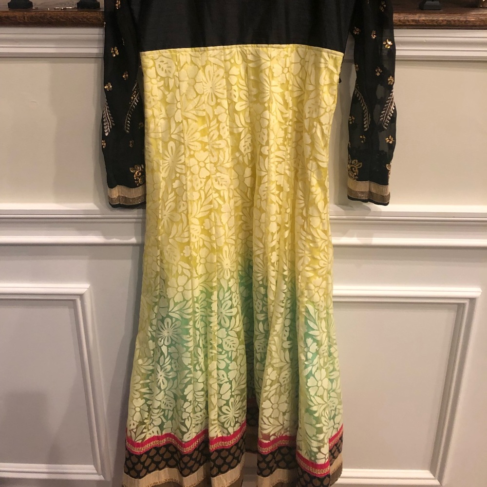Indian outfit - Picture 3 of 3